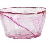 Wazony na wiosenny stole. Szklane dekoracje do domu.