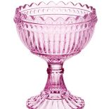 Wazony na wiosenny stole. Szklane dekoracje do domu.