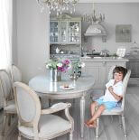 szare wnętrza w stylu francuskim