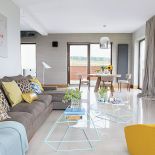 We wnętrzach rządzi minimalizm, także dekoracyjny.