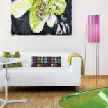 We wnętrzu żywe kolory, dużo drewna - po prostu funkcjonalnie i elegancko.