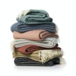 kolorowe wełniane pledy