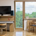 Widok jest tu wyjątkowy: na ogromny, stary park, barokowe kopuły kościołów, szklane szpice biurowców.