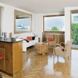 Widok jest tu wyjątkowy: na ogromny, stary park, barokowe kopuły kościołów, szklane szpice biurowców.