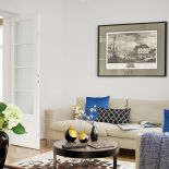 W domu spójnie łączą się meble, naczynia i dodatki zarówno w stylu art deco, jak i współczesnym.