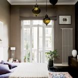 Nowoczesna sypialnia w kamienicy