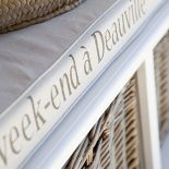 Wiklinowe kosze z lnianymi wyściółkami.