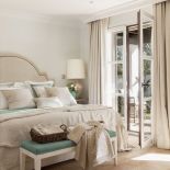 W półcieniu koronkowych zadaszeń, otuleni zapachem kwiatów i rozłożeni na wiklinowych siedziskach. Tak wypoczywają mieszkańcy