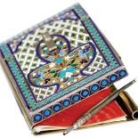 Wizytownik ozdobiony techniką cloisonne na srebrze, którą Rosjanie doprowadzili do perfekcji, Rosja, 1905 r., z