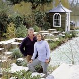 Właściciele w swoim ogrodzie. Ogród nad Tamizą