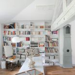 Właścicielka ma ogromną kolekcję bibelotów.