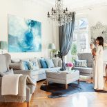 Właścicielka musiała zerwać stary parkiet i położyć nową jodełkę. Efekt jest piękny.