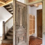 wiejski dom z dekoracjami z odzysku