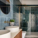 zielone i niebieskie płytki łazienkowe