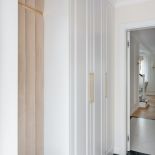 biały hol przedpokój w stylu modern classic