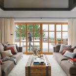 Zimowe aranżacje: przytulne, drewniane wnętrza w stylu chalet