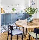 Doskonałe połączenie: francuski szyk i polskie rzemiosło w apartamencie