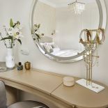 styl modern classic toaletka w sypialni