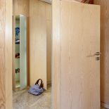 Wnętrze ponadczasowe, nienawiązujące do żadnego konkretnego stylu. Dla miłośników drewna.