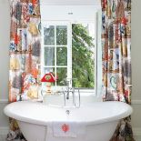 Wolno stojąca wanna w stylu rustykalnym - na lwich nóżkach.