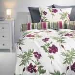 Wraca moda na puchowe piernaty, poduchy, pledy, kapy, falbany, koronki...