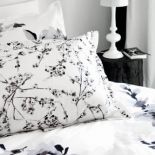 Wraca moda na puchowe piernaty, poduchy, pledy, kapy, falbany, koronki...