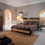 Wraca moda na puchowe piernaty, poduchy, pledy, kapy, falbany, koronki...