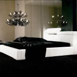 Wraca moda na puchowe piernaty, poduchy, pledy, kapy, falbany, koronki...