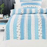 Wraca moda na puchowe piernaty, poduchy, pledy, kapy, falbany, koronki...