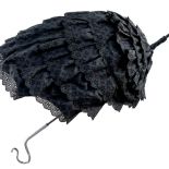 Współczesny parasol stylizowany na starodawny, ręcznie wykonany, pochodzi z Kioto w Japonii, miasta nowoczesnego dizajnu,