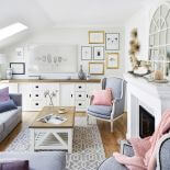 Wsród botanicznych grafik na ścianach największa to... telewizor Samsung The Frame, który na czuwaniu zamienia