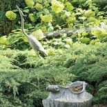 Wśród krzewów, drzew i żywopłotów poukrywane są dizajnerskie figury zwierząt i ptaków.