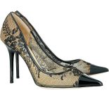 Www.jimmychoo.com: szpilki z koronką, cena 495 euro.