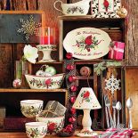 Wybrane elementy kolekcji świątecznych Lenox kupimy w salonach Rosenthal.