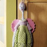 Wydziergane zabawki: kolorowa dekoracja mieszkania.