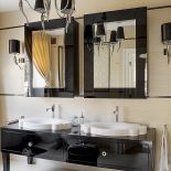 Wyłożona płytkami włoskiej marki Piemme Valentino.