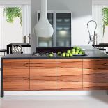 Wyspa fornirowana lakierowanym drewnem egzotycznym. Cena zależy od wielkości kuchni. WFM SZYNAKA