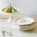 Wzór z gałązkami głogu na talerzach. Gałązka głogu - szablon do malowania