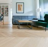 układanie podłogi w jodełkę