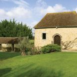 XVI-wieczny kamienny folwark na północy Francji.