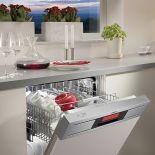 Z 9 programami i cichym trybem za 4553 zł. AEG