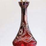 Z barwionego, rytowanego szkła. Do wódeczki