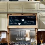 Z ciekawie zabudowanym okapem. MARCHI GROUP