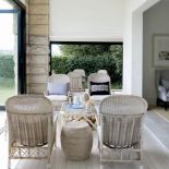 Z domu Danny’ego i Margaret roztacza się widok na australijskie wybrzeże. Urządzony jest jak amerykański beach-house.