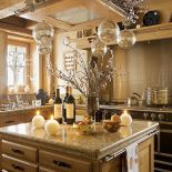 Z drewnianą wyspą. Trochę ludowa górska chata