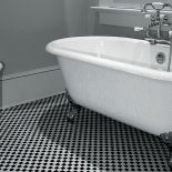 Z kolekcji Black White doskonale pasuje do stylu retro. Za metr kwadratowy zapłacimy 398 zł, za plaster (305