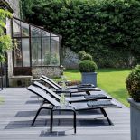 Z krytego basenu można wyjść na słoneczny taras.