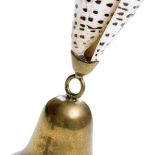 Z muszelką, Kanada, XX w. Dzwonek z kolekcji Marii Przasnyskiej