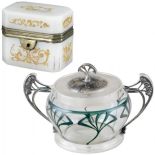 Z nakrywą i zamkiem, z dekoracją neorokokową, Czechy, XIX/XX w., cw 1900 zł, REMPEX. Secesyjna ze szkła, Niemcy, Geisslingen,