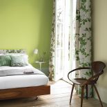 Z palety Kolory Świata wybieramy farby Plantacja Kawy i Beżowy Pled, ok. 55 zł/2,5 l, DULUX